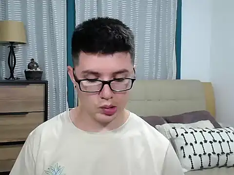BlackFoXXX69: διαδικτυακό σόου στην κάμερα