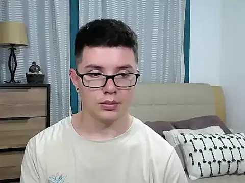 BlackFoXXX69 Show in webcam