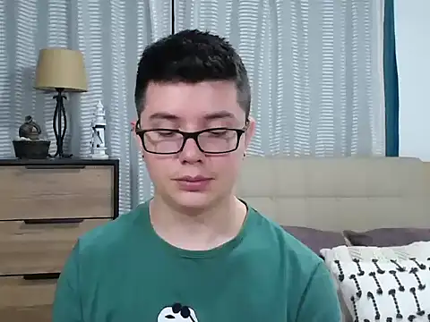 צ'אט XXX בשידור חי של BlackFoXXX69