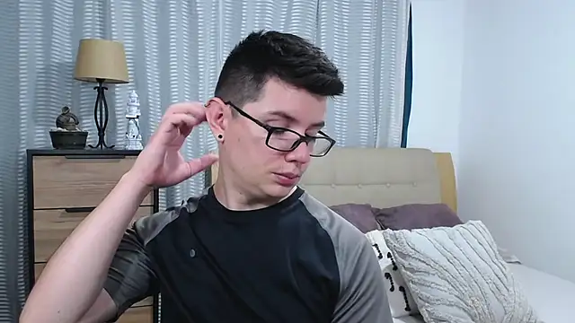 BlackFoXXX69: διαδικτυακό σόου στην κάμερα