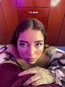 sarah_and_taylor's Webcam Show