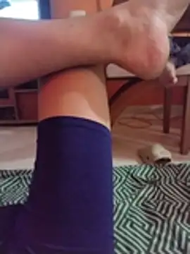 SHARLOTYJUANSTEVAN: διαδικτυακό σόου στην κάμερα