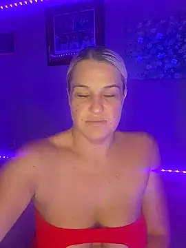 LadyB07 Show in webcam