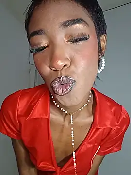 TinnaNoir's Live XXX Chat
