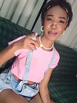 Chat +18 de TinnaNoir ao vivo