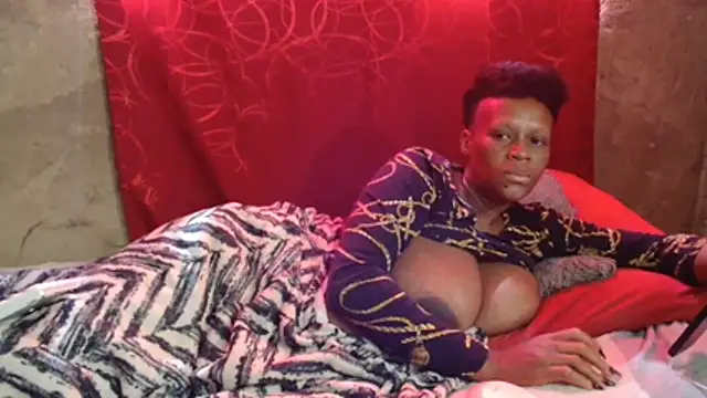 MistressShirleyXXX81 XXX чат на живо