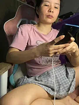 Ivy_Trix2's Live XXX Chat