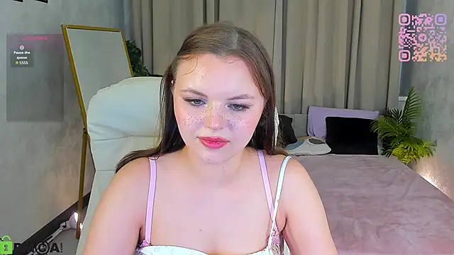 Онлайн чат XXX serinella_