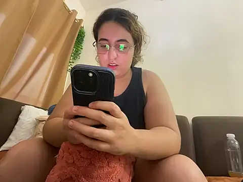yassiestar's Live XXX Chat