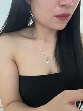 Lilyy_babyy 网络视讯表演
