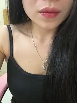 Lilyy_babyy 网络视讯表演