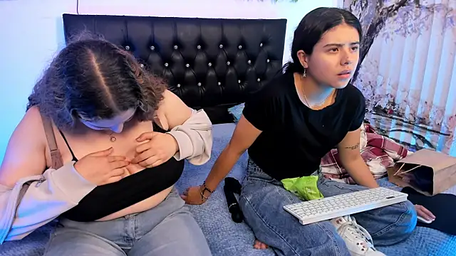 valeria_and_zoe Show in webcam