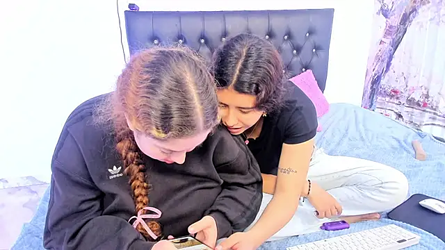 valeria_and_zoe Webcam show