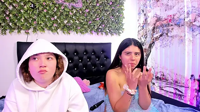valeria_and_zoe: вебкам-шоу