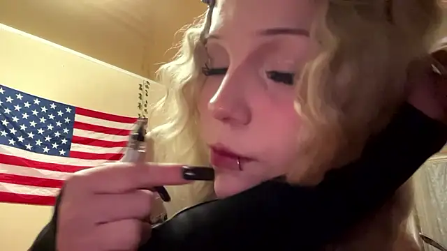 Mollywannatouch's Webcam Show