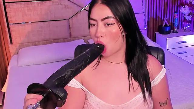 Pokazy przed kamerką – Emberrvelvet