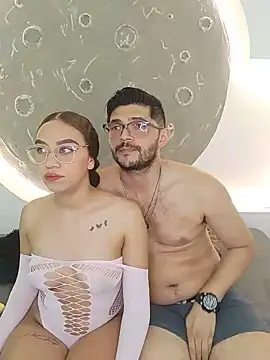 Chat +18 de ritzabeth_daniel ao vivo