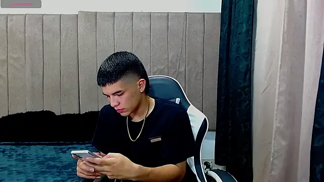 pipe_hot04's Webcam Show