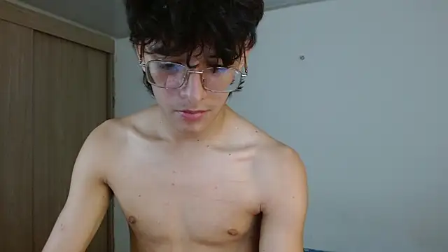 noah_millerx Show Webcam