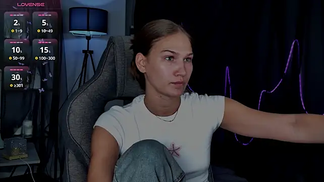 Sweet_Emilya Show in webcam