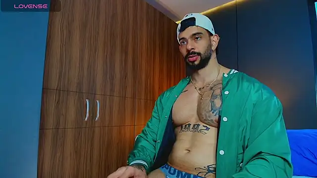 massimo_visconti's Webcam Show
