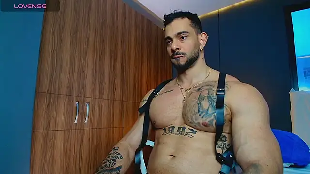 massimo_visconti's Webcam Show