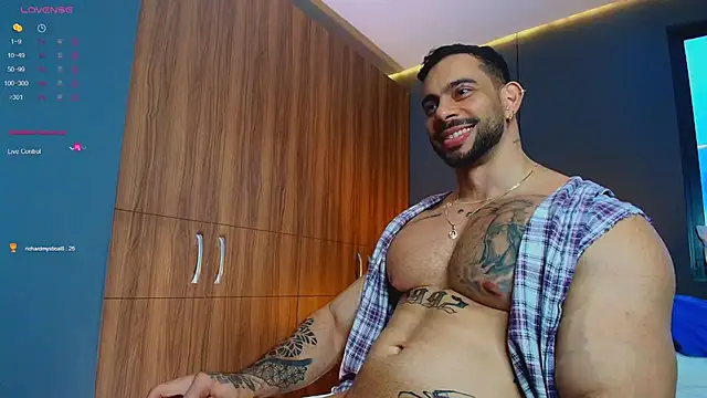 massimo_visconti Show in webcam