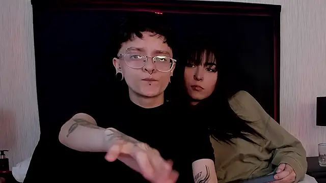 CaliferAndAurora Pertunjukan Webcam