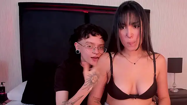 CaliferAndAurora's Live XXX Chat