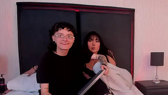 CaliferAndAurora webcam show