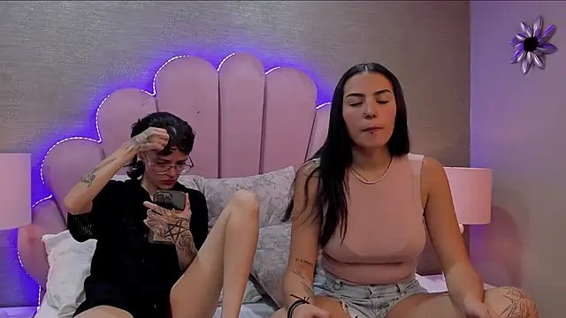 CaliferAndAurora Pertunjukan Webcam