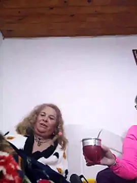 Pokazy przed kamerką – momismilf544