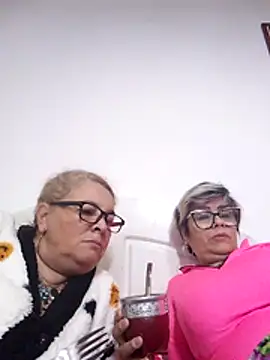 momismilf544 Adlı Modelin Canlı XXX Sohbeti