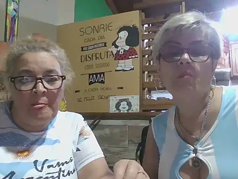 צ'אט XXX בשידור חי של momismilf544