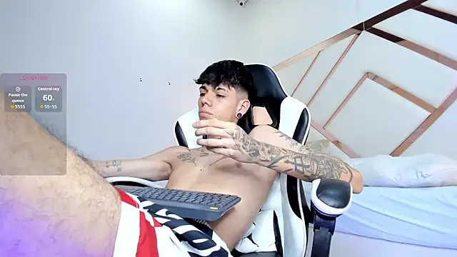 Show modela Tommy_valverde na web-kameri