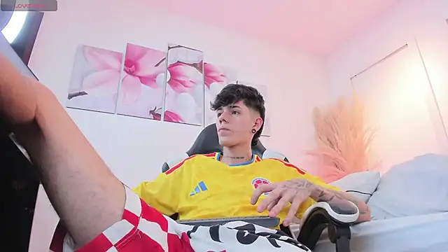 Tommy_valverde Show in webcam