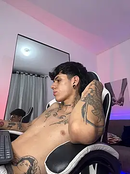 Tommy_valverde Pertunjukan Webcam