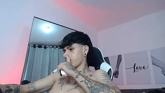 Tommy_valverde Pertunjukan Webcam