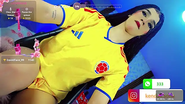 Sophiaa_doll_: διαδικτυακό σόου στην κάμερα