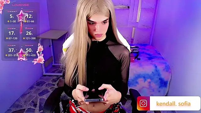 Sophiaa_doll_ Show in webcam