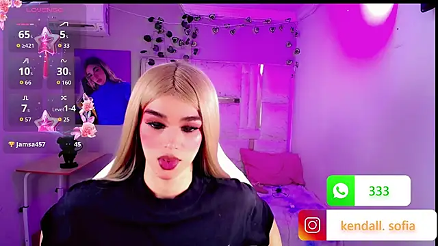 Sophiaa_doll_: διαδικτυακό σόου στην κάμερα