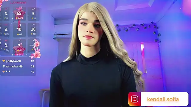 Sophiaa_doll_: διαδικτυακό σόου στην κάμερα