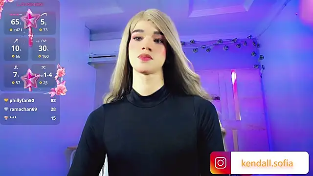 Sophiaa_doll_: διαδικτυακό σόου στην κάμερα