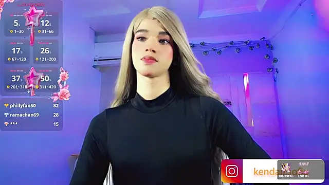 Sophiaa_doll_: διαδικτυακό σόου στην κάμερα