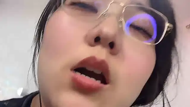 Chat XXX en directo de Susu-36E