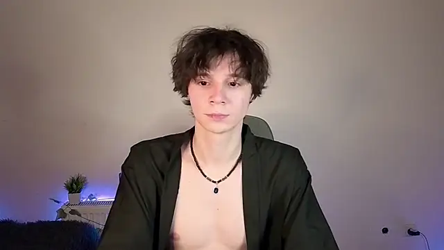 AnthonyCuutie Show in webcam