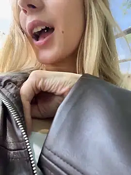 Pink_Kiss' Webcam Show