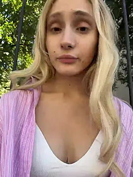 Pink_Kiss Show in webcam