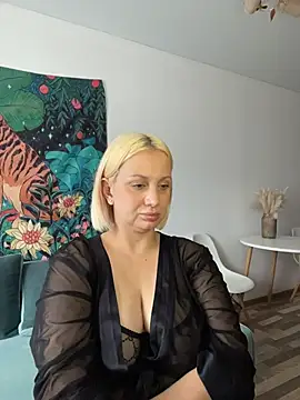 Avery_Wilson's Live Chat Room