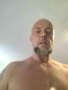 הופעת וובקאם של HornyDaddyMuscle